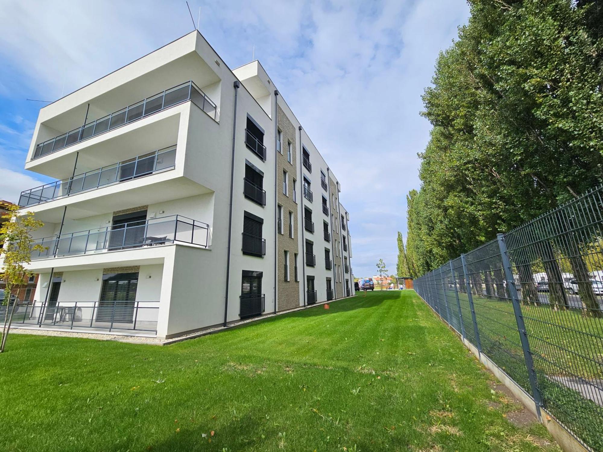 Harmonia Riva Apartman B11 Dunajska Streda Ngoại thất bức ảnh