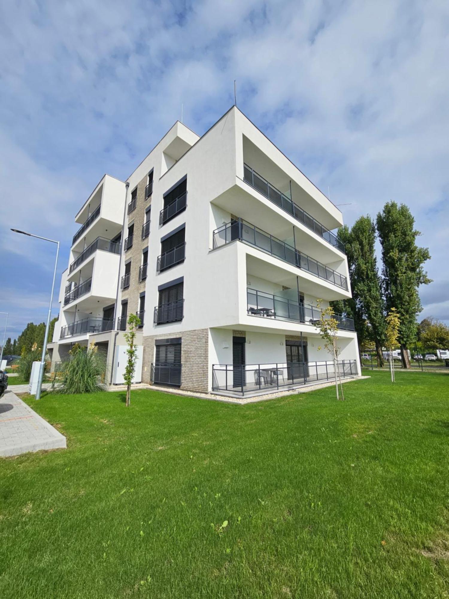 Harmonia Riva Apartman B11 Dunajska Streda Ngoại thất bức ảnh