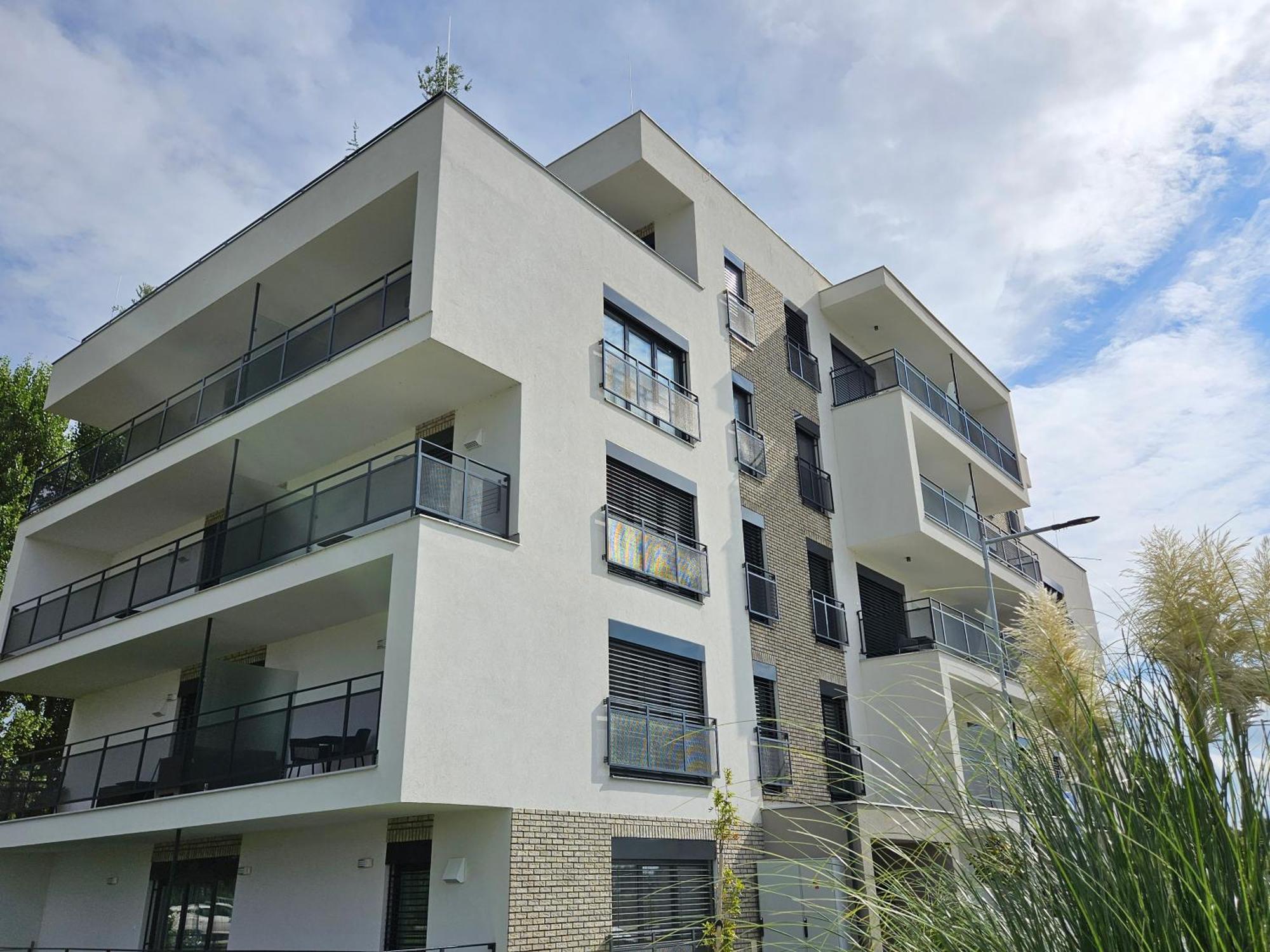 Harmonia Riva Apartman B11 Dunajska Streda Ngoại thất bức ảnh