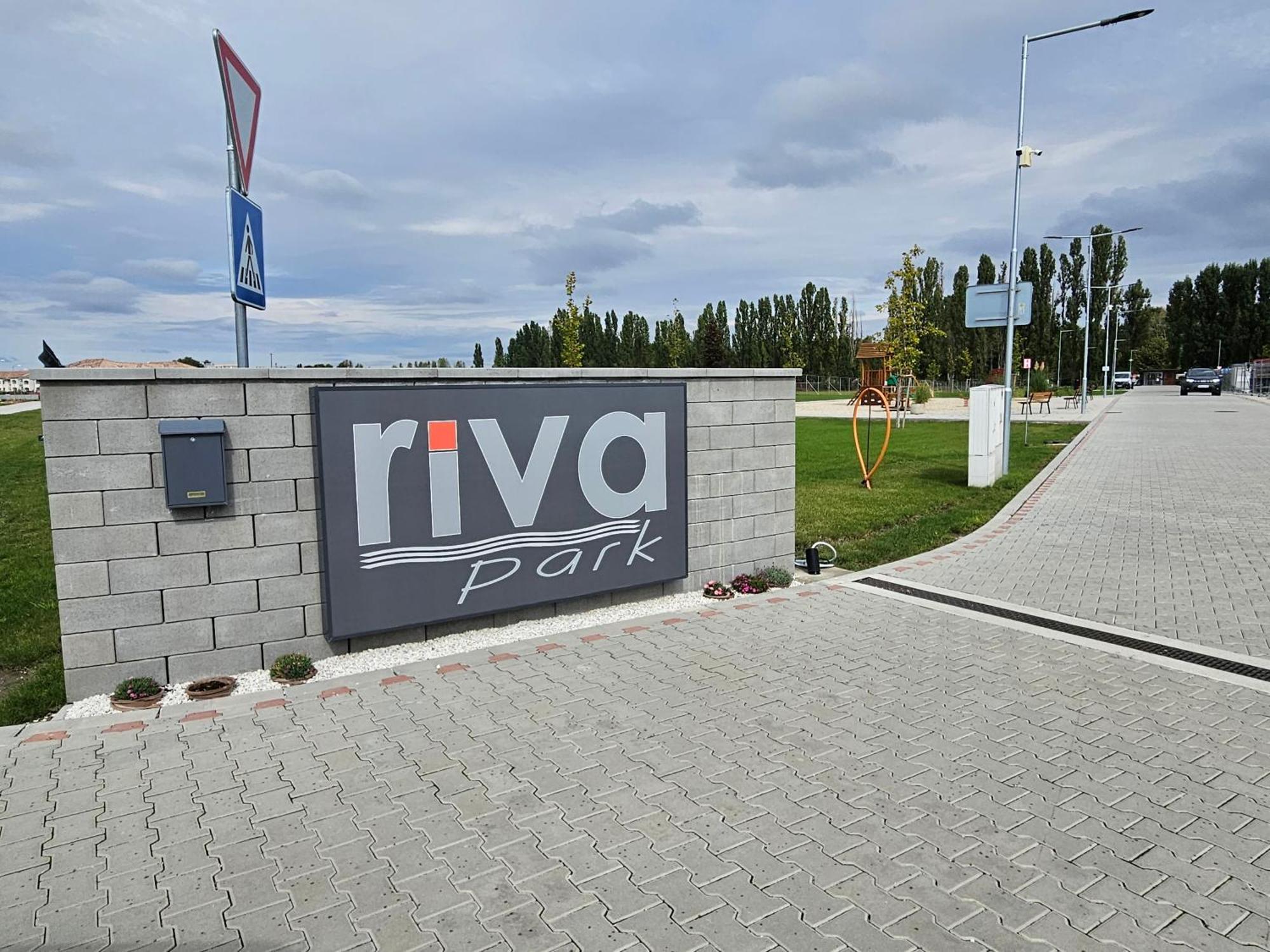 Harmonia Riva Apartman B11 Dunajska Streda Ngoại thất bức ảnh